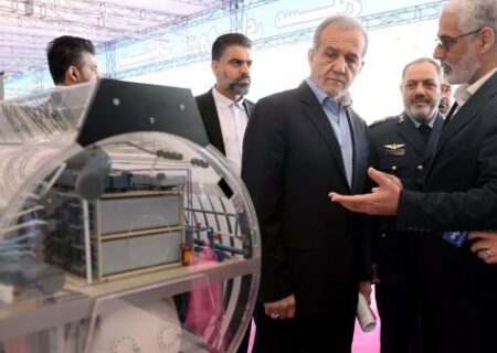 بازدید رئیس جمهور و اعضای دولت از نمایشگاه توانمندی‌های وزارت دفاع