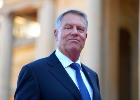 یوهانیس، پیش از استیضاح، استعفا کرد