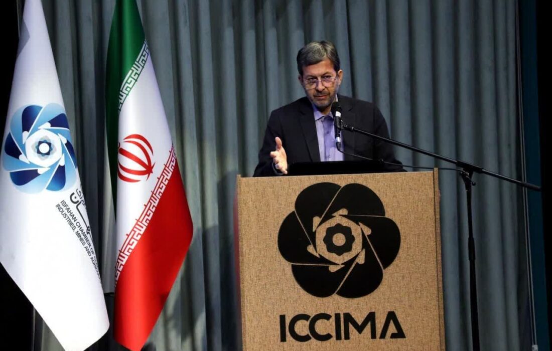 استانداراصفهان: چتر شهرکهای صنعتی باید بر سر همه صنایع باشد