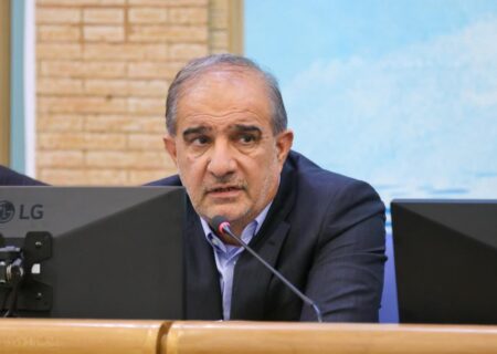 طرح نوسازی ماشین‌آلات فرسوده و تراکتورهای مستهلک کشاورزان اصفهان پیگیری می‌‍شود