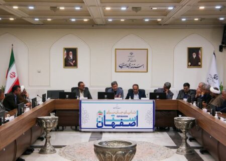 استاندار اصفهان: لزوم همدلی و امیدواری بین فرزندان شاهد به عنوان “سرمایه‌های نمادین انقلاب”