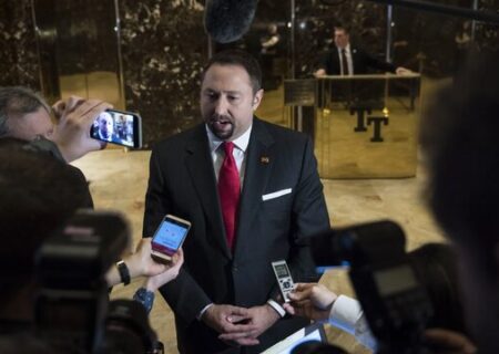 تایید مشاور ارشد ترامپ درخصوص توقف کمک‌های نظامی آمریکا به اوکراین