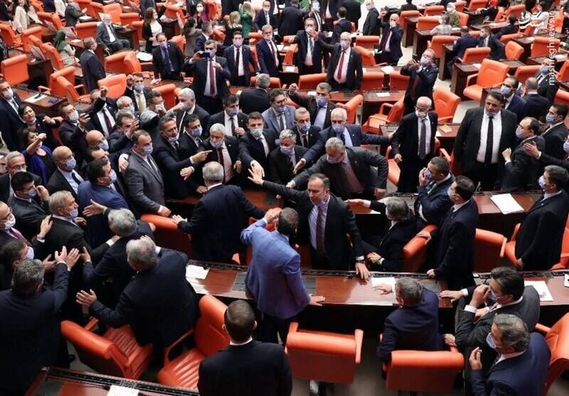 تنش در پارلمان ترکیه درپی بازداشت شهردار استانبول