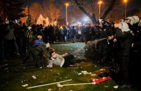 درگیری میان مخالفان اردوغان و نیروهای ضد شورش در آنکارا ادامه دارد