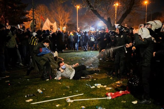 درگیری میان مخالفان اردوغان و نیروهای ضد شورش در آنکارا ادامه دارد