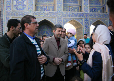 دیدار چهره به چهره استاندار اصفهان با گردشگران