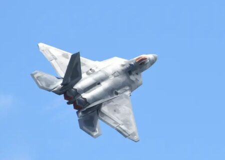 ترامپ از جنگنده نسل ششم آمریکا رونمایی کرد