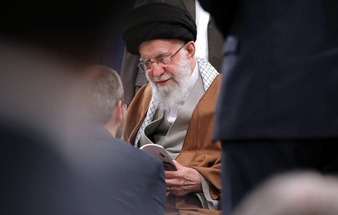 دیدار شاعران و اهالی فرهنگ و ادب فارسی با رهبر انقلاب