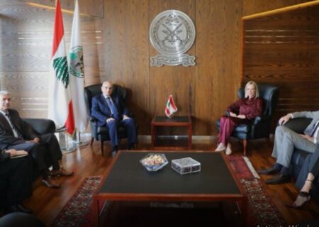 وزیر دفاع لبنان بر ضرورت عقب‌نشینی رژیم صهیونیستی تأکید کرد