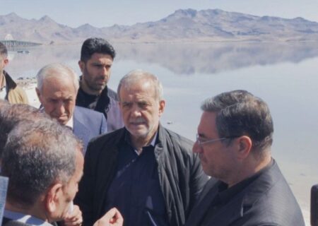 رییس‌جمهور از دریاچه ارومیه بازدید کرد