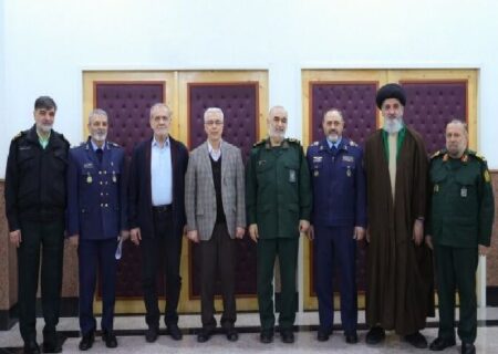 دیدار صمیمانه رئیس جمهور با فرماندهان عالی‌رتبه نیروهای مسلح