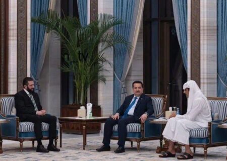 منابع خبری گزارش دادند که احمد الشرع مشهور به «ابو محمد الجولانی» رئیس دولت موقت سوریه و محمد شیاع السودانی نخست وزیر عراق در دوحه قطر با یکدیگر دیدار کرده‌اند.