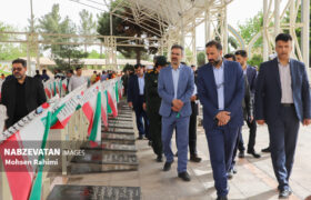 گلزار شهدای زرین شهر به مناسبت هفته کارگر عطر افشانی شد