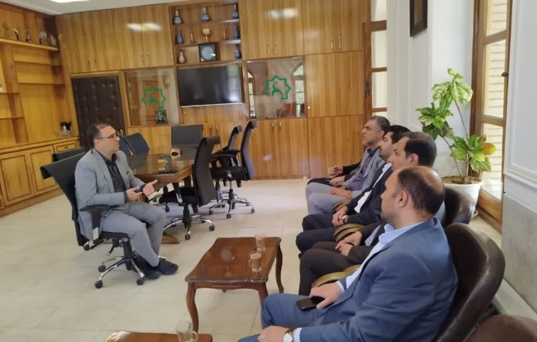 لزوم افزایش تعامل دفتر روستایی استانداری و پست بانک استان اصفهان در راستای تحقق اهداف سه‌گانه استان