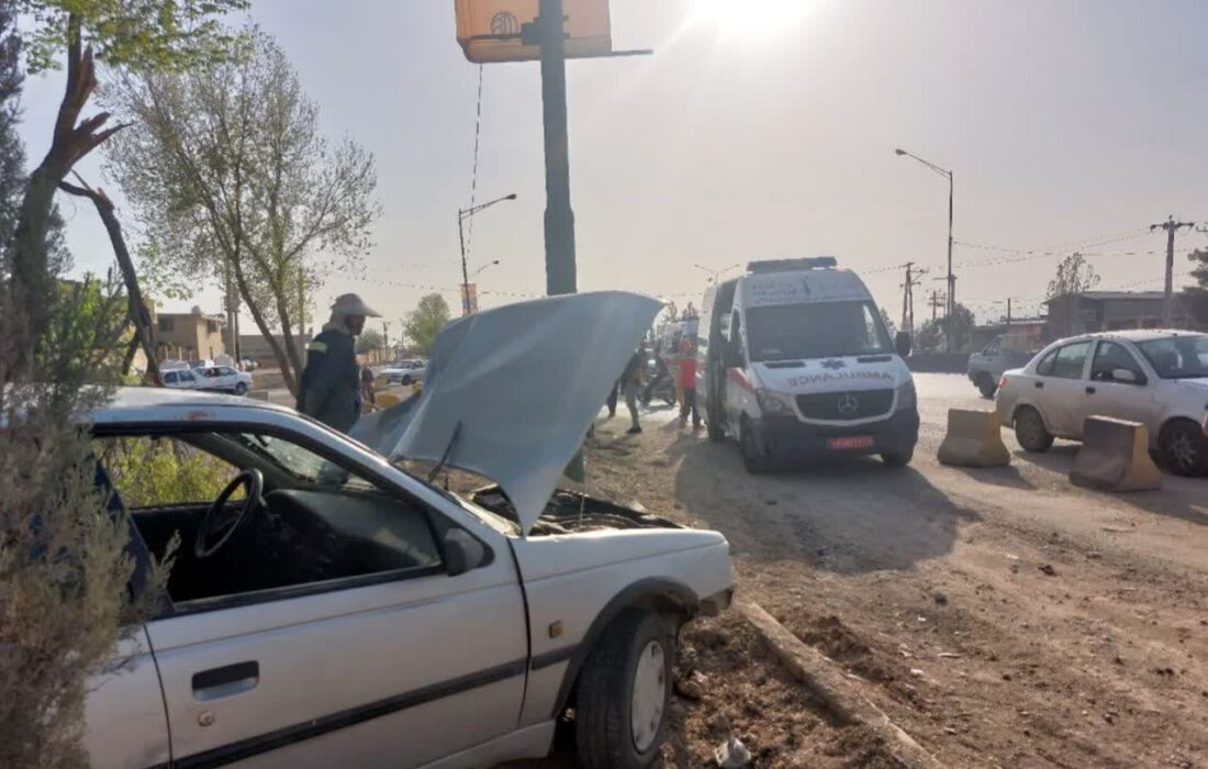 واژگونی پژو ۴۰۵ در اتوبان فرودگاه ۶ مصدوم داشت