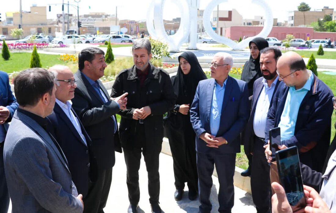 افتتاح ۲ میدان شهری و آغاز عملیات آزادسازی یک خیابان در خمینیشهر با حضور استاندار اصفهان