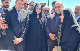 وزیر راه و‌شهرسازی وارد خور و بیابانک شد