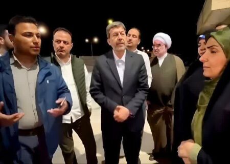 بازدید شبانه استاندار و وزیر راه و شهرسازی از ایستگاه راه‌آهن نایین در اصفهان
