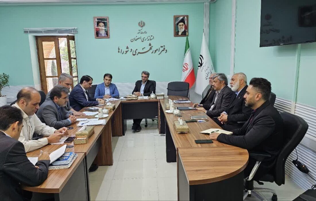 مشکلات شهرداری‌های استان با سامانه سادا در استانداری بررسی شد