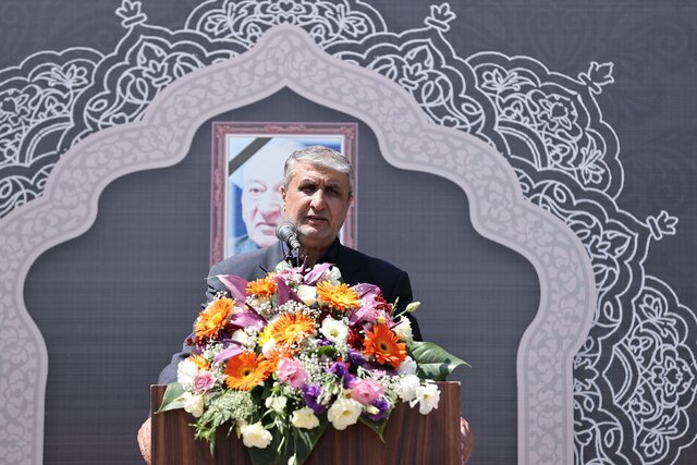 بخش مهمی از شهرت دکتر اعتماد دفاع همه جانبه از حق هستهای ایران است