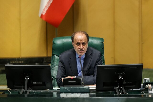 حاجی بابایی: مصوبات دولت در کمیته انطباق مجلس بررسی می شود
