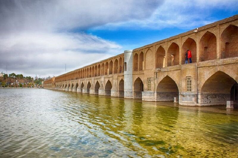 دیوارنویسی روی سی و سه پل اصفهان مورد پیگرد قانونی قرار میگیرد