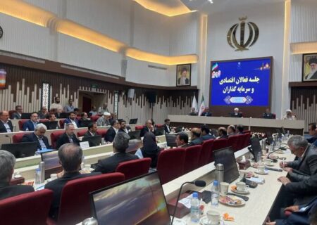 عارف:دولت به جای مچ‌گیری وظیفه تسهیل‌گری دارد