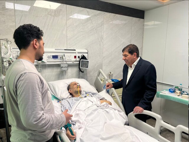 مشاور و دستیار رهبری از مجتبی رحماندوست عیادت کرد