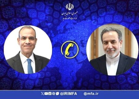 وزیران خارجه ایران و مصر در مورد گفت و گوهای تهران و واشنگتن در عمان رایزنی کردند