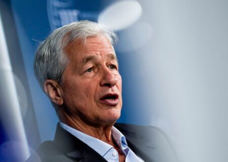 ادامه تعرفه‌های ترامپ موجب رکود اقتصادی ایالات متحده می‌شود