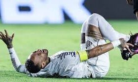 نیمار یک ماه نمی‌تواند به میدان برود