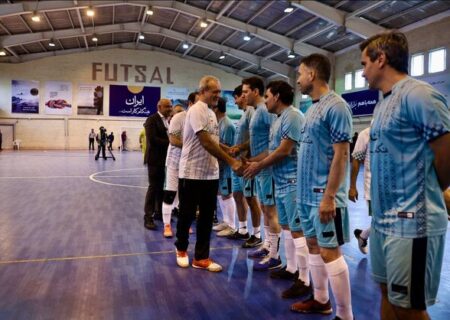 دیدار دو تیم فوتبال پیشکسوتان و تیم کارگری با حضور پزشکیان