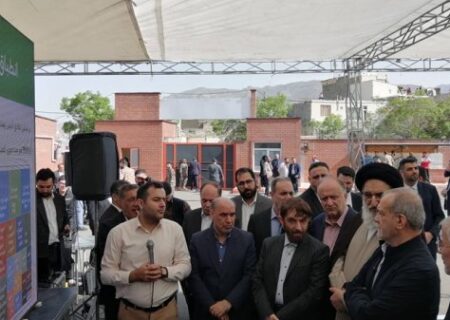 بازدید پزشکیان از نمایشگاه اقدامات قرارگاه اجتماعی البرز