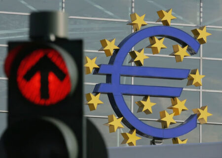 تعرفه‌های ترامپ منطقه یورو را به آستانه رکود کشاند