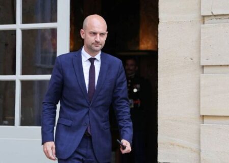 وزیر خارجه فرانسه: پوتین تنها مانع در مقابل صلح با اوکراین است