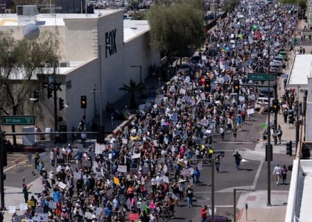 صدها هزار کوبایی علیه تحریم‌های آمریکا تظاهرات کردند