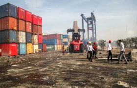 تعیین تکلیف فوری ۶۲۳ کانتینر آسیبدیده در بندر شهید رجایی