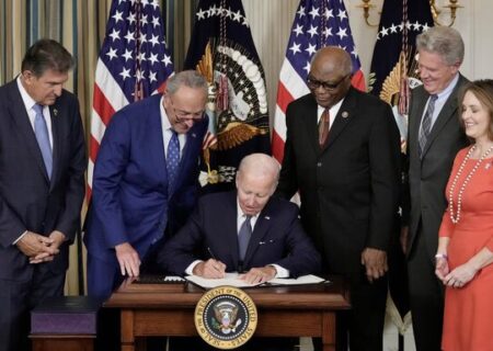 مشاوران بایدن خیانت کرده‌اند!