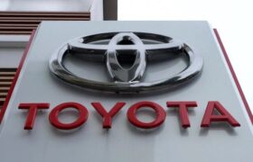 سود سالانه تویوتا با تشدید تعرفهها کاهش یافت