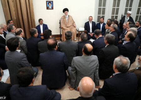 رهبر انقلاب: امروز برای خدمت به مردم، فضای عمومی کشور مناسب و فرصت‌ها بسیار است