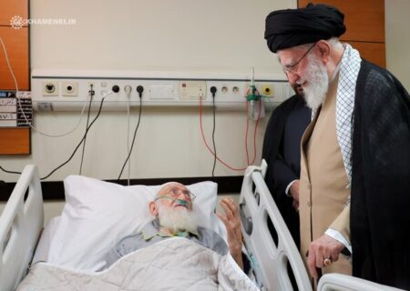 عیادت رهبر انقلاب از آیت‌الله نوری همدانی