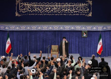 رهبر انقلاب: هیچ منفعتی برای امت اسلامی بالاتر از اتحاد نیست