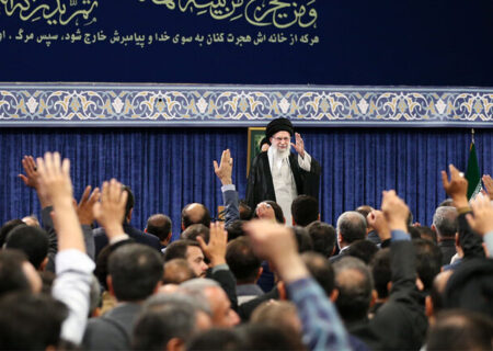 رهبر انقلاب:حرف آمریکایی‌ها درباره اجازه غنی‌سازی ندادن غلط زیادی است