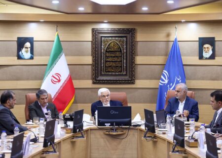 باید از تجارب علمی و فناوری سایر کشورها استفاده کرد