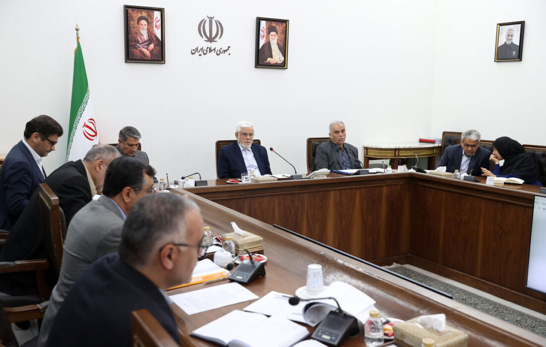 تلاش کنیم تا موانع سرمایهگذاری در تولید کنار گذاشته شود