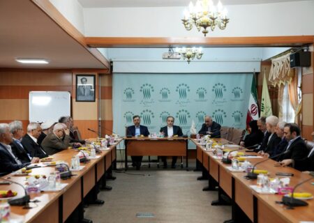 حضور عراقچی همزمان با روز معلم در دانشکده روابط بین‌الملل وزارت امور خارجه