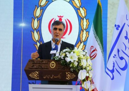 فرزین خبر داد: افزایش ۳۰ برابری اختیارات شعب بانکی استان‌ها و آغاز طرح‌های جدید تامین مالی در اصفهان