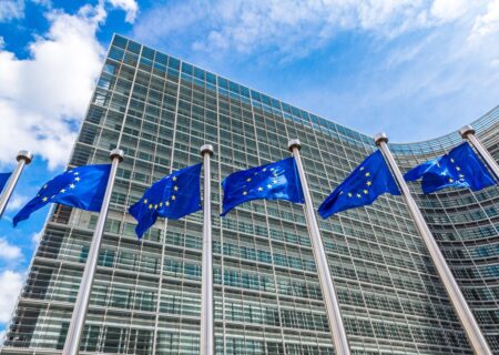 سایه سنگین جنگ تجاری ترامپ بر اقتصاد اروپا؛ چشم‌انداز تیره رشد اقتصادی منطقه یورو