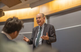 واشنگتن تحت تأثیر فشارهای رژیم صهیونیستی اصرار به عدم غنیسازی در ایران دارد