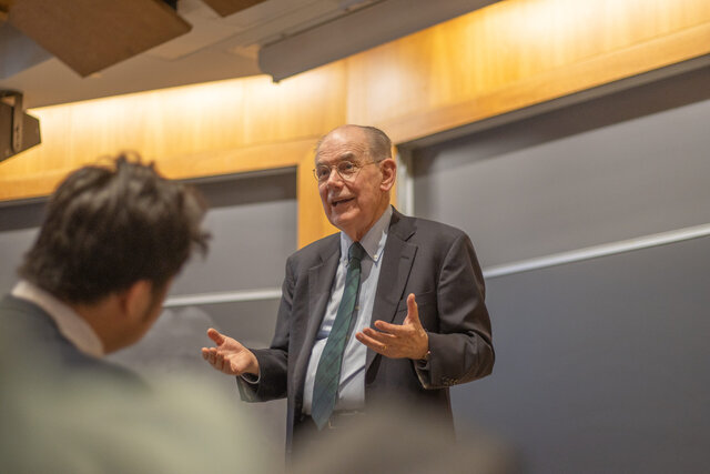 واشنگتن تحت تأثیر فشارهای رژیم صهیونیستی اصرار به عدم غنی‌سازی در ایران دارد